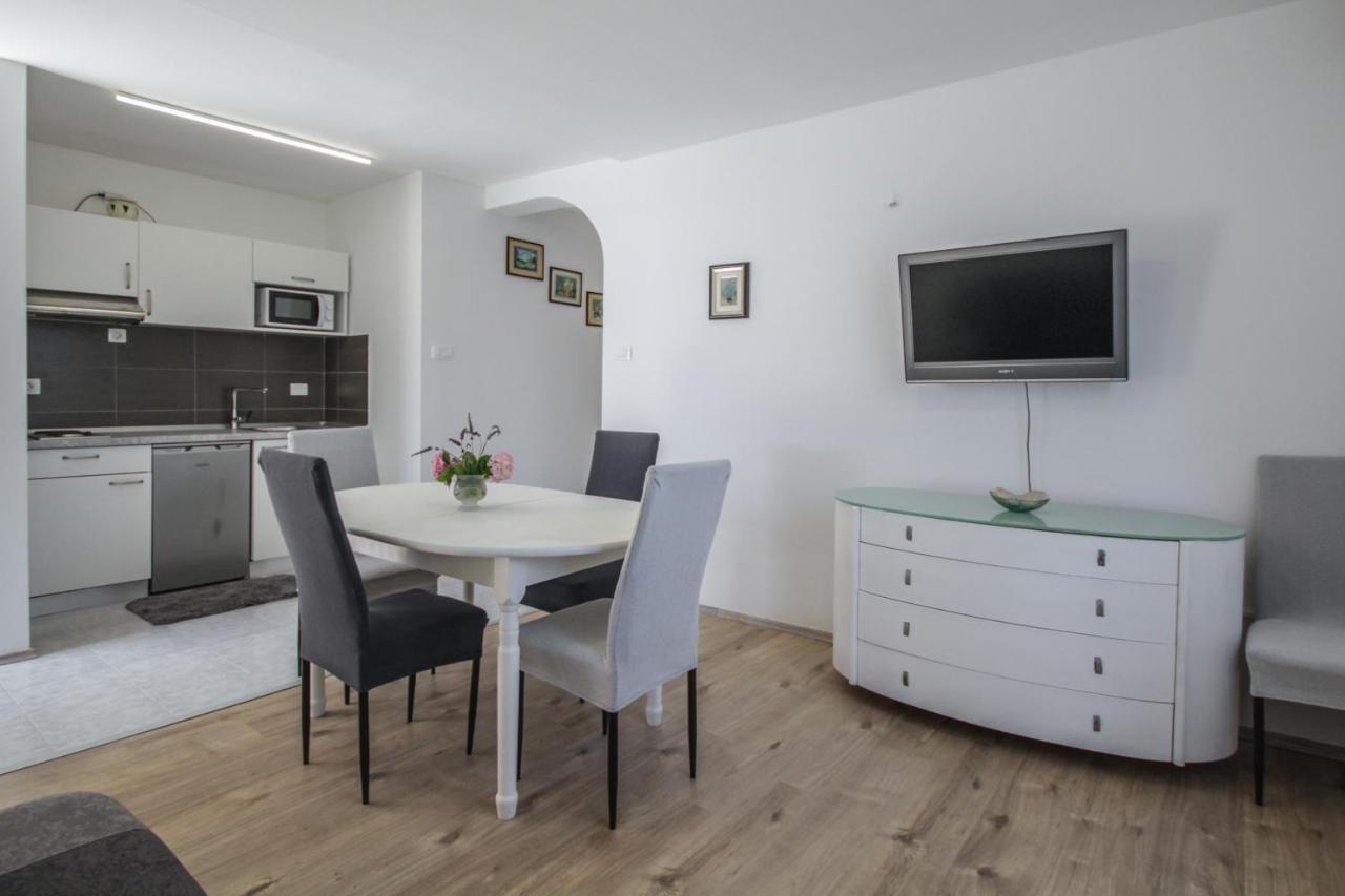 Apartment Tosca With Parking Rovinj Exterior photo